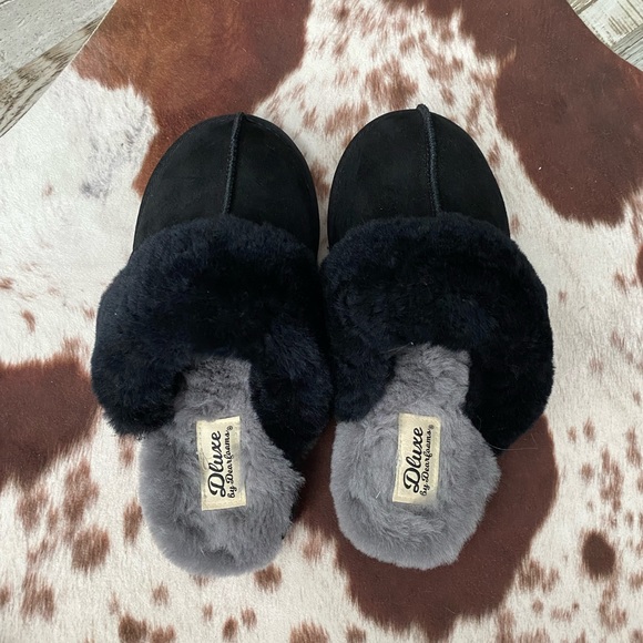 Slippers - Picture 3 of 4